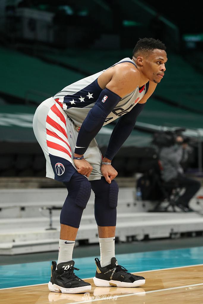 风云突变北京首钢转会期刷新队史纪录夏洛特黄蜂关键时刻强势反弹，清晨曼联官宣签约——法国杯节点到来瞬间刷屏